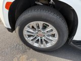 Used 2024 GMC Yukon SLT w/ SLT Luxury Package image 5