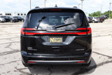 Used 2023 Chrysler Pacifica Limited image 5