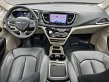 Used 2022 Chrysler Pacifica Touring-L image 2