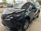 Used 2025 Toyota Sienna LE image 2
