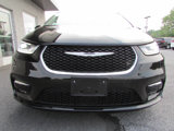 Used 2023 Chrysler Pacifica Touring-L image 3