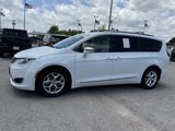 Used 2020 Chrysler Pacifica Limited image 3
