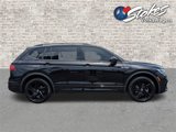 Certified 2024 Volkswagen Tiguan SE R-Line image 3