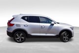 Used 2025 Volvo XC40 B5 Core image 3