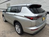 New 2025 Mitsubishi Outlander ES image 5