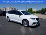 New 2025 Chrysler Pacifica Select image 2