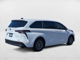 Used 2023 Toyota Sienna LE image 5