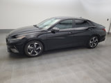 Used 2021 Hyundai Elantra SEL w/ Convenience + Premium Package image 2