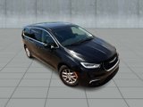 Used 2023 Chrysler Pacifica Touring-L image 2