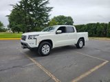 Used 2024 Nissan Frontier SV image 2