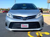 Used 2020 Toyota Sienna LE w/ Carpet Mat Package image 4
