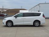New 2025 Chrysler Pacifica Select image 2