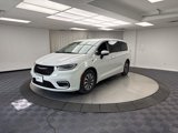 Used 2023 Chrysler Pacifica Touring-L image 3