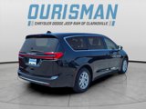 Used 2023 Chrysler Pacifica Touring-L image 3