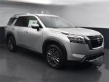 New 2025 Nissan Pathfinder SL image 2