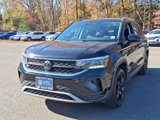 Used 2024 Volkswagen Taos SE w/ Black Wheel Package image 4