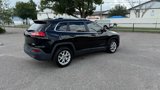 Used 2017 Jeep Cherokee Latitude image 6