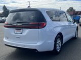 Used 2025 Chrysler Pacifica Select image 3