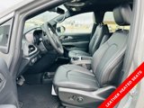 New 2025 Chrysler Pacifica Select image 3