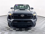 Used 2025 Toyota Tacoma TRD Sport image 2