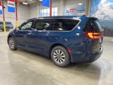 New 2025 Chrysler Pacifica Select image 3