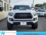 Used 2017 Toyota Tacoma TRD Off-Road image 2
