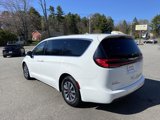 Used 2023 Chrysler Pacifica Touring-L image 3