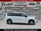 New 2025 Chrysler Pacifica Select image 2