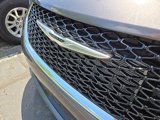 Used 2023 Chrysler Pacifica Touring-L image 3