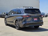 New 2025 Toyota Sienna Platinum image 4