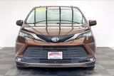 Used 2023 Toyota Sienna XLE image 2