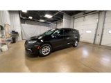 Used 2025 Chrysler Pacifica Select image 4