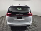 Used 2023 Chrysler Pacifica Limited image 5