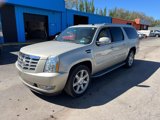 Used 2013 Cadillac Escalade ESV Luxury image 2