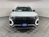 New 2025 Volkswagen Atlas Peak Edition SE image 2
