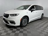 Certified 2023 Chrysler Pacifica Limited image 3