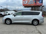 Used 2023 Chrysler Pacifica Touring-L image 6