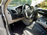 Used 2016 Chrysler Town & Country Touring image 4