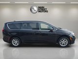 Used 2023 Chrysler Pacifica Touring-L image 6