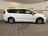 Used 2023 Chrysler Pacifica Touring-L image 2