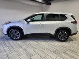 Used 2024 Nissan Rogue SV image 2