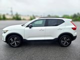Used 2023 Volvo XC40 B5 Plus image 2