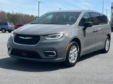 New 2025 Chrysler Pacifica Select image 4