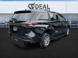 Used 2025 Toyota Sienna LE image 5