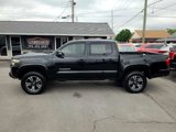 Used 2018 Toyota Tacoma TRD Sport image 2