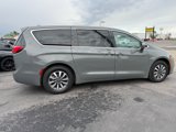 Used 2022 Chrysler Pacifica Touring-L image 3