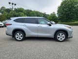 Used 2023 Toyota Highlander LE image 3
