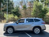 New 2025 Toyota Highlander Platinum image 2