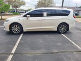 Used 2024 Chrysler Pacifica Pinnacle image 2