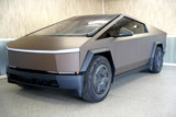 Used 2025 Tesla Cybertruck AWD Crew Cab image 4